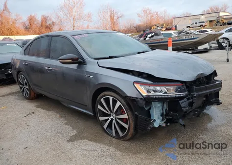 2018 Volkswagen Passat Gt z USA, uszkodzony, nr VIN 1VWJM7A31JC038795